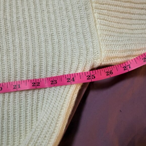 Embroidered Bee & floral design soft turtleneck cream & yellow sweater size 1XL - Picture 6 of 12